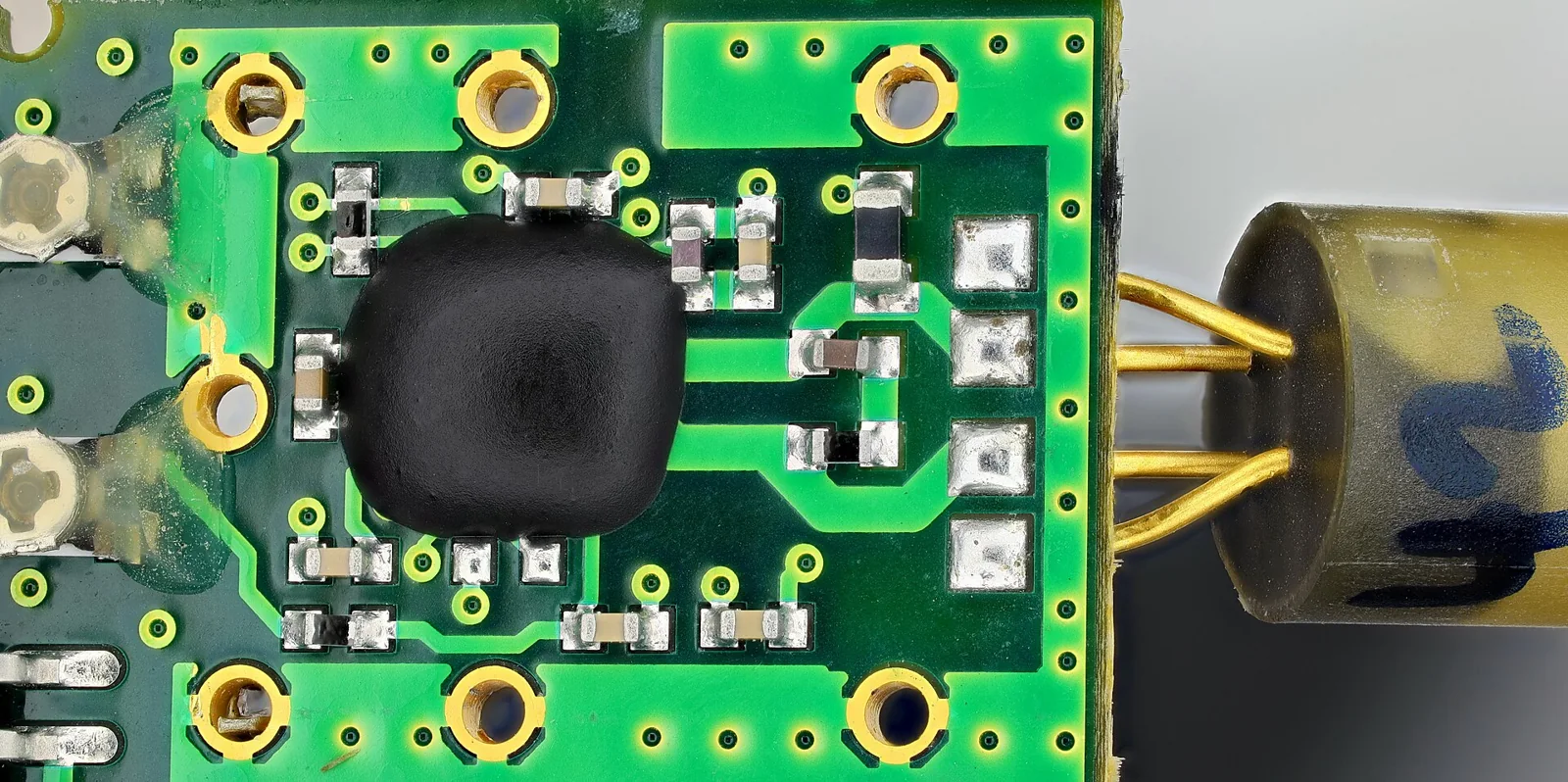 Optical Interconnect PCB: مراجعة المسارات الكهربائية عالية السرعة التي تغذي المحرك البصري