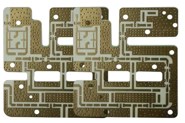 Fabricación de PCB RF en Teflón / PTFE en proceso de fabricación